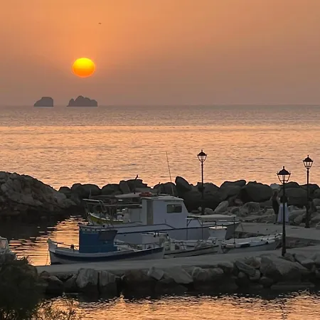 別荘 Stelios' Beachfront Retreat *