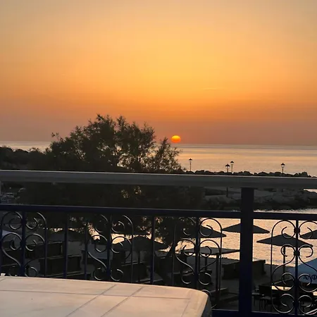 Stelios' Beachfront Retreat 度假居