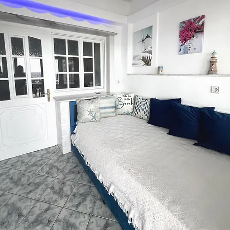 Stelios' Beachfront Retreat Semesterbostad