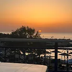 Stelios' Beachfront Retreat 別荘