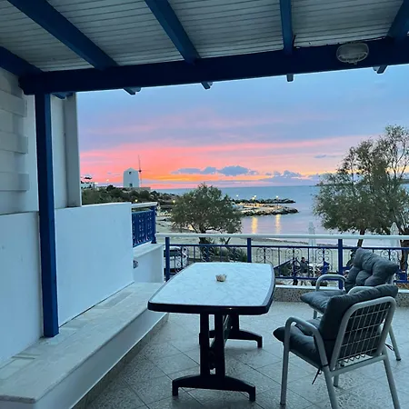 Semesterbostad Stelios' Beachfront Retreat