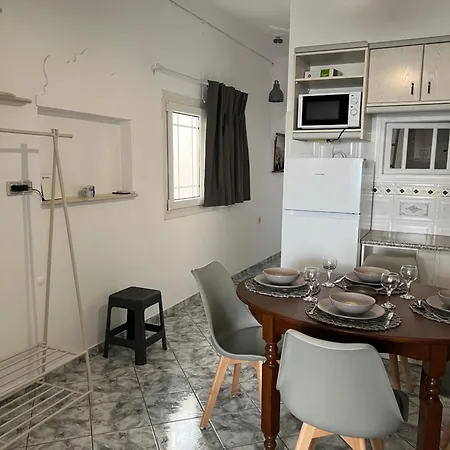 Stelios' Beachfront Retreat Semesterbostad *