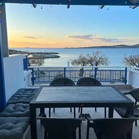 Semesterbostad Stelios' Beachfront Retreat