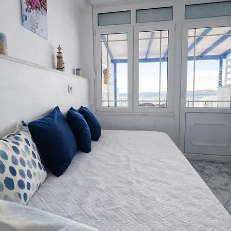 度假居 Stelios' Beachfront Retreat Páros