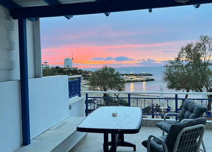 Casa de Férias Stelios' Beachfront Retreat